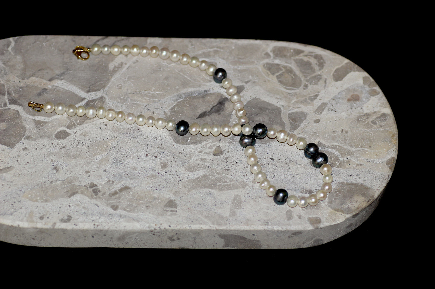 Sofia Necklace Black Pearls & Freshwater Pearls