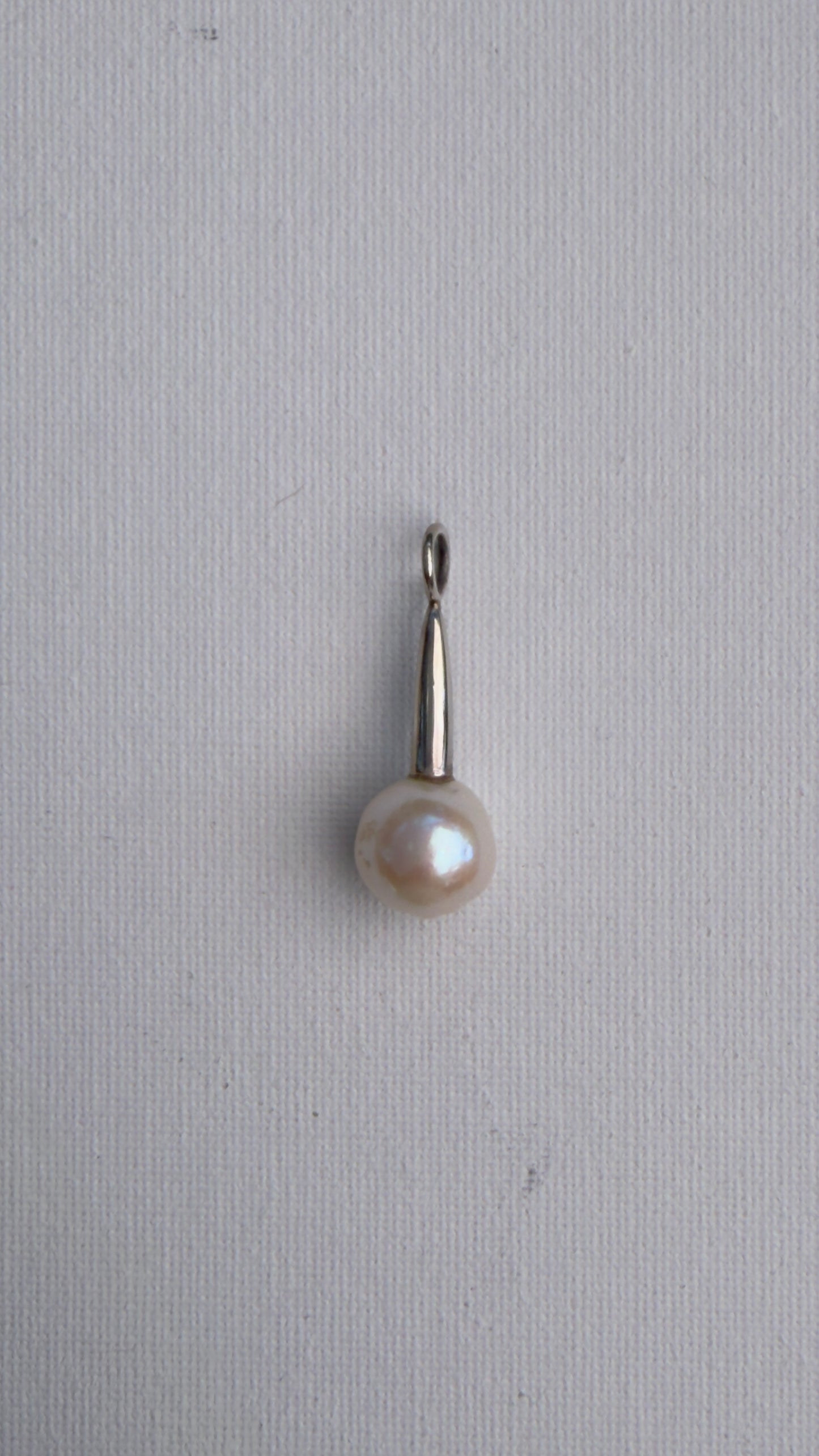 Freshwater drop pearl pendant silver.