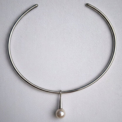 Freshwater drop pearl pendant silver.